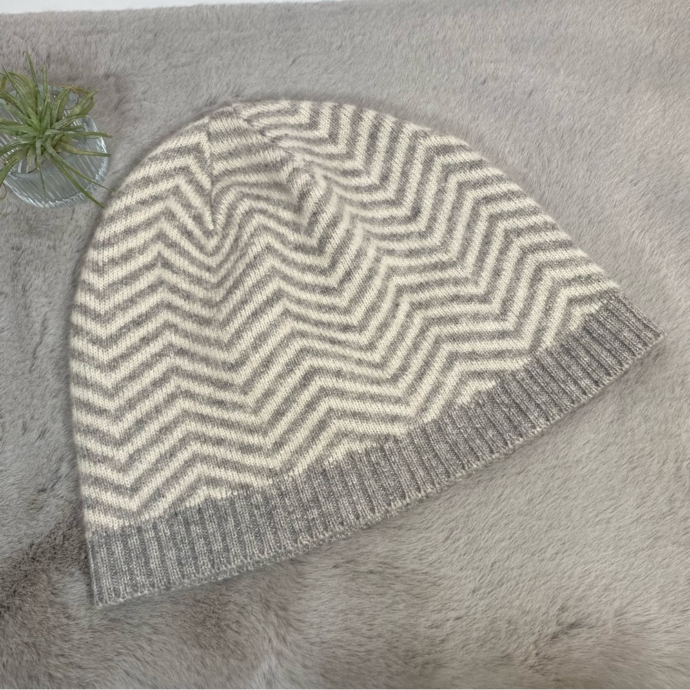Nevin 100% Cashmere Grey White Herringbone Knit Hat Chevron Ribbed Winter Beanie